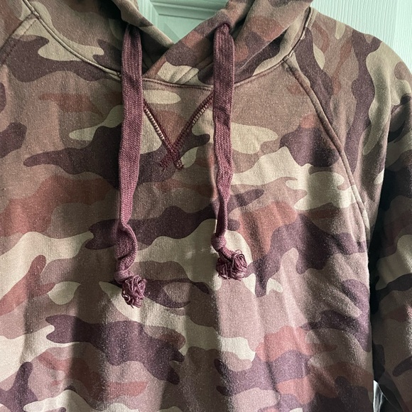 Pink camouflage light weight pull over hoodie - Picture 2 of 4
